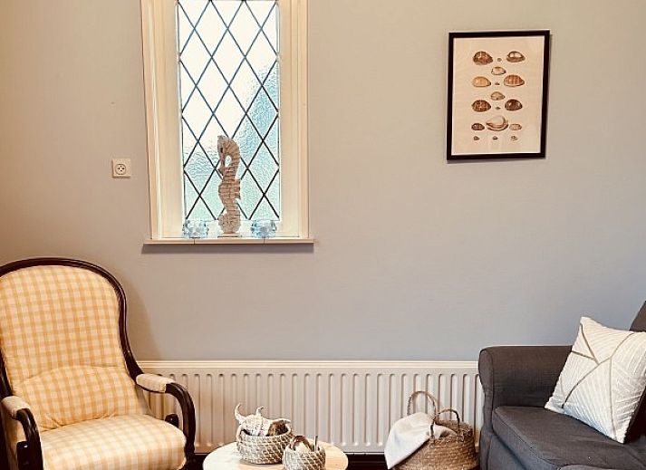 Uitgestrekte groene tuin bij Akkerduin vakantiehuis in Ballum, Ameland.