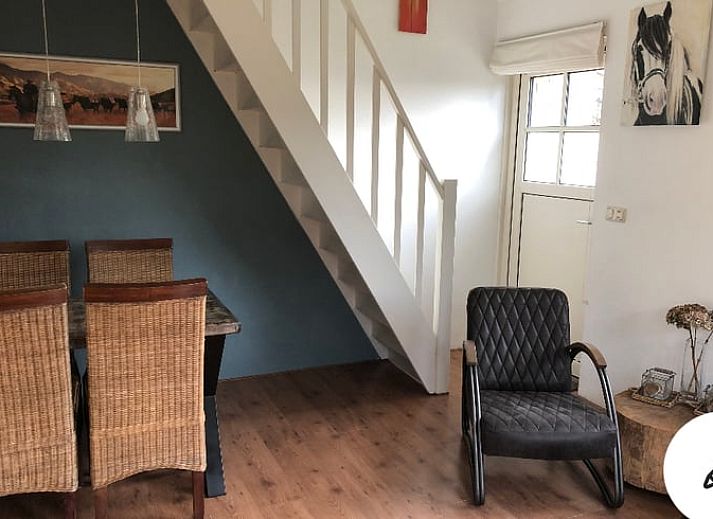 Charming cottage in Buren Ameland with sunny veranda and garden.