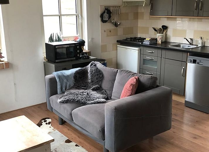 Charming cottage in Buren Ameland with sunny veranda and garden.