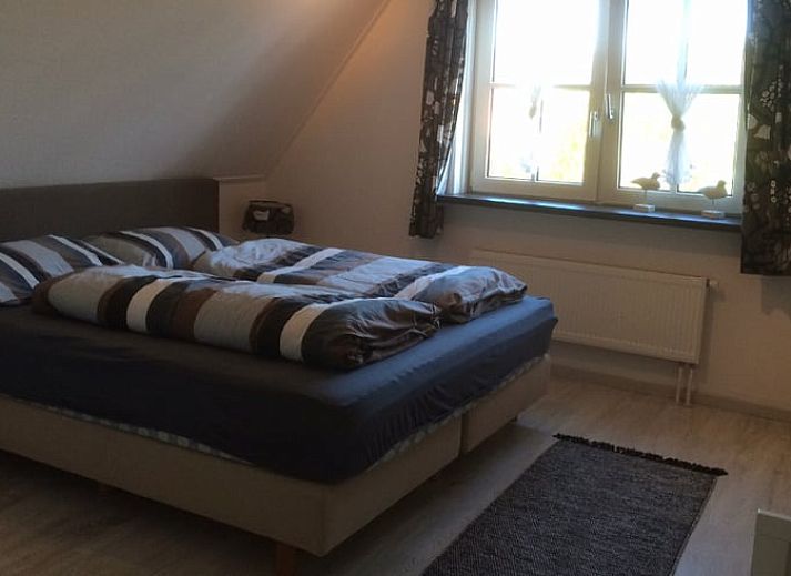 Charming cottage in Buren Ameland with sunny veranda and garden.