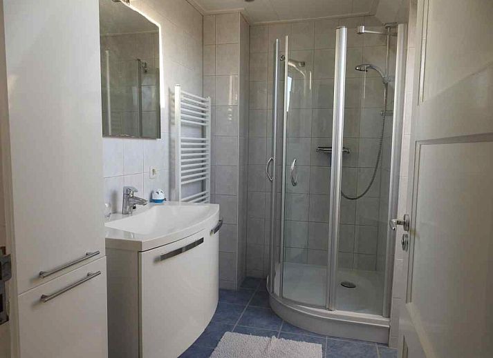 WA003 vacation home in Buren, Ameland with traditional architecture and green surroundings.