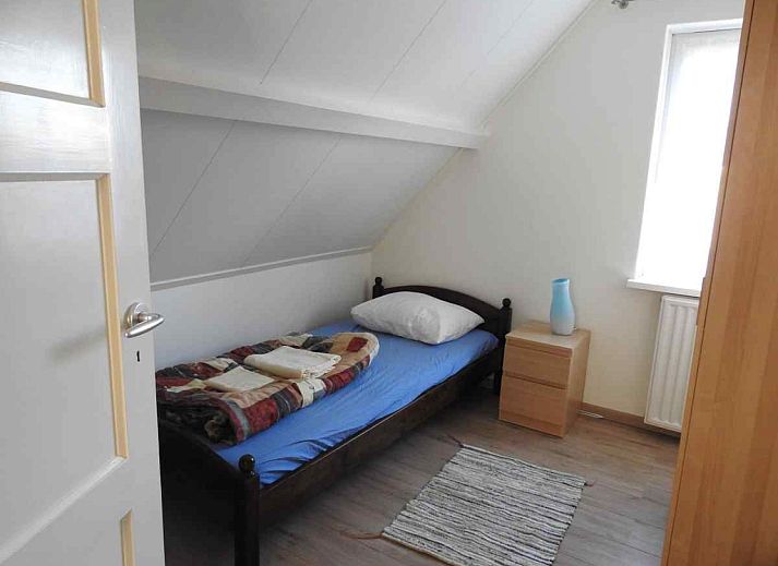 Modern bathroom in vacation home WA003, Buren, Ameland with spacious shower and stylish finish.