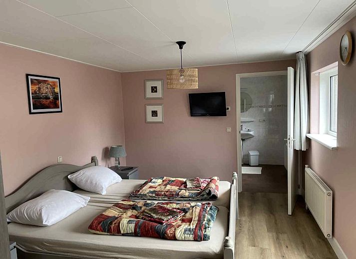 Modern bathroom in vacation home WA003, Buren, Ameland with spacious shower and stylish finish.