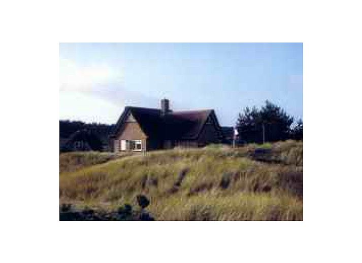 Markerwaard bungalow in Nes, Ameland with thatched roof and panoramic views of the Wadden Islands.