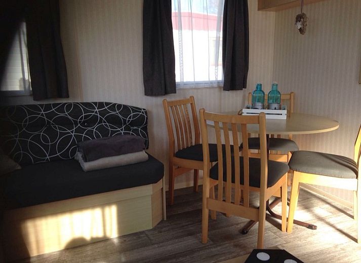 Mobile home De Hout in Buren, Ameland offers comfortable vacation accommodation on the Wadden Islands.