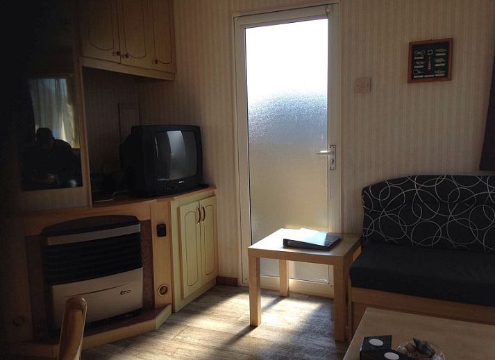 Mobile home De Hout in Buren, Ameland offers comfortable vacation accommodation on the Wadden Islands.