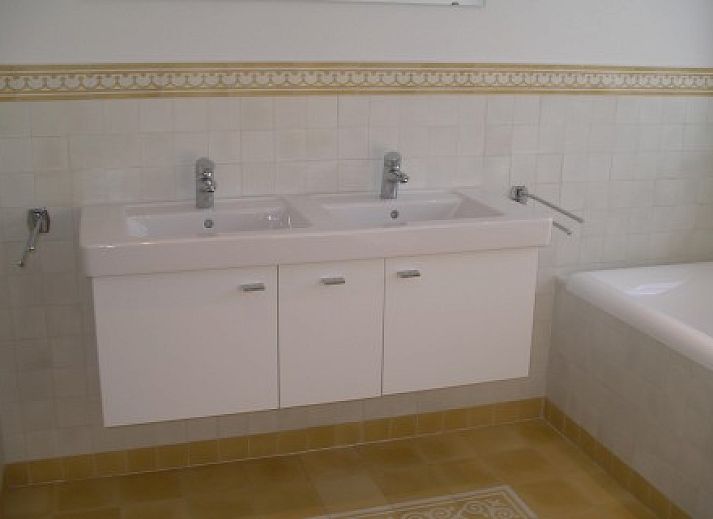 View of the dunes surrounding Roxboro vacation home in Buren, Ameland.