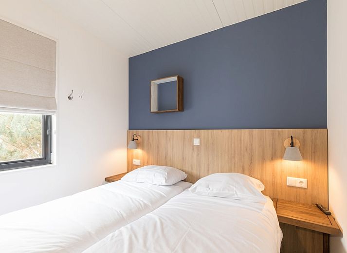 Stilvolles Wohnzimmer des Ferienhauses Kooiker's Comfort in Hollum, Ameland, mit moderner Einrichtung und gemuetlicher Sitzecke.