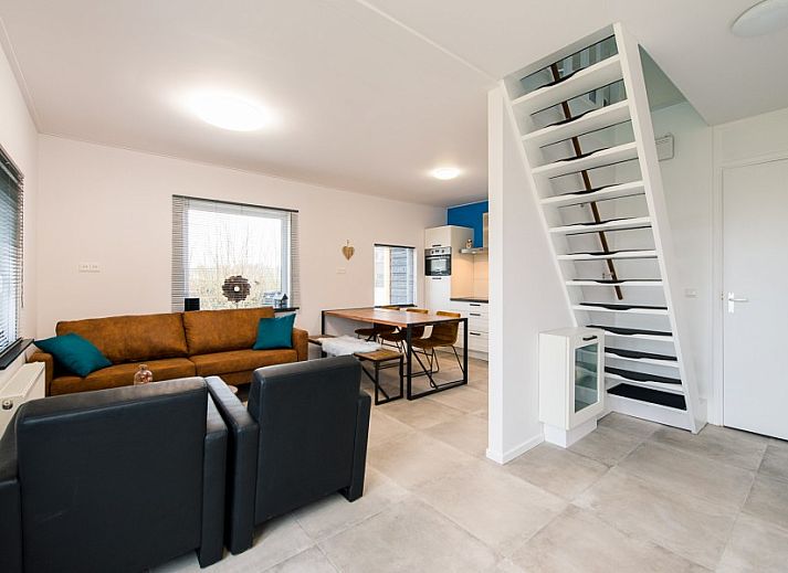 Moderne Kueche im Ferienhaus Onder de Pannen! in Hollum, Ameland, Waddeninseln.