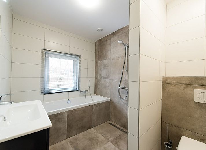 Aussenansicht des Ferienhauses Onder de Pannen! inmitten der Natur in Hollum, Ameland.