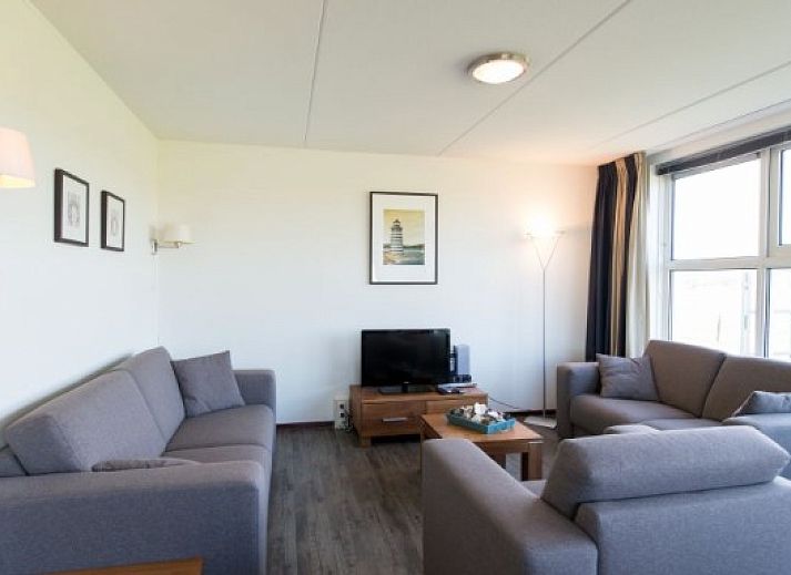 BEACHVILLA WEST END 6 in Hollum, Ameland mit Reetdach und grosser Veranda, ideales Ferienhaus auf den Watteninseln.