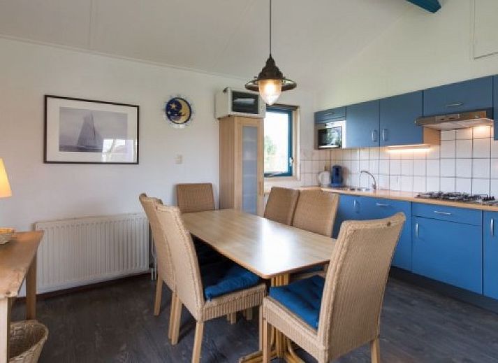 BORNRIF COTTAGE 6 in Hollum, Ameland, vacation home with sunny veranda and surrounded by green nature on the Wadden Islands.