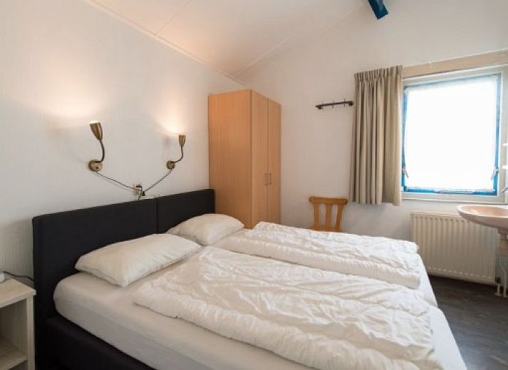 BORNRIF COTTAGE 6 in Hollum, Ameland, vacation home with sunny veranda and surrounded by green nature on the Wadden Islands.