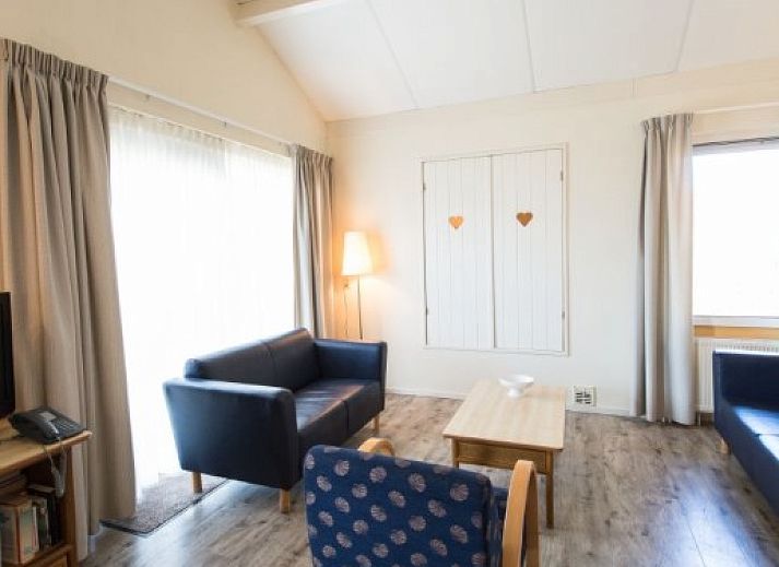 DUINBUNGALOW 4 in Hollum, Ameland mit grosser Terrasse und gruener Umgebung auf den Watteninseln.