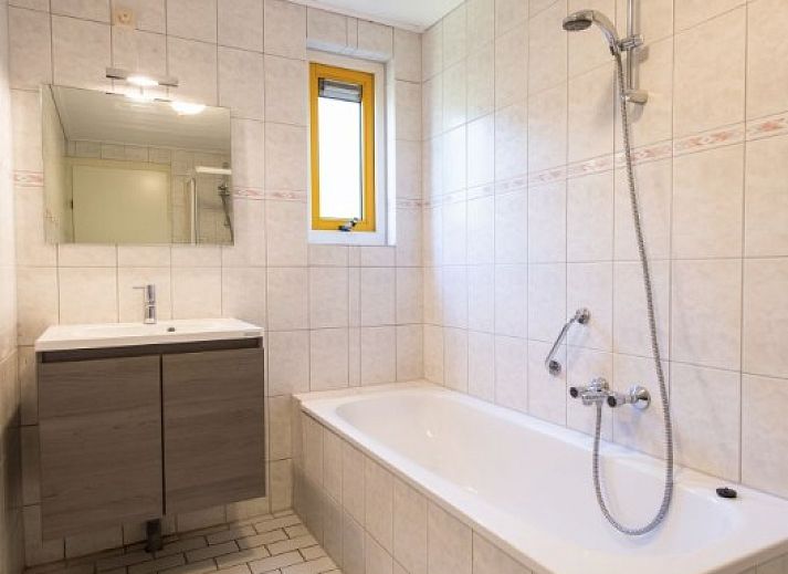 DUINBUNGALOW 4 in Hollum, Ameland mit grosser Terrasse und gruener Umgebung auf den Watteninseln.