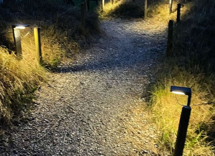 Terras met zitgedeelte bij Strandjutter26 vakantiehuis op Ameland.