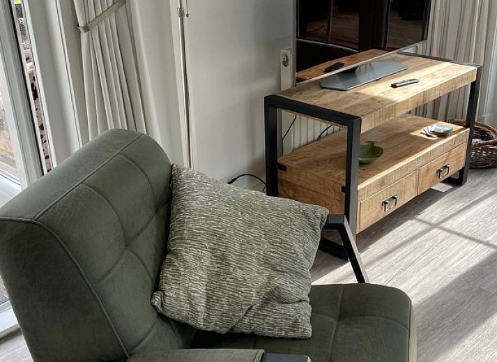 Pad omgeven door natuur bij Strandjutter26 vakantiehuis in Hollum.