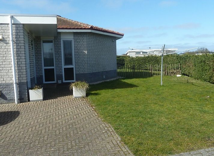 Fairway-Bungalow mit sonniger Terrasse in Hollum, Ameland, auf den Watteninseln.