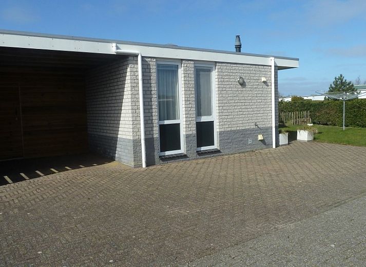 Fairway-Bungalow mit sonniger Terrasse in Hollum, Ameland, auf den Watteninseln.