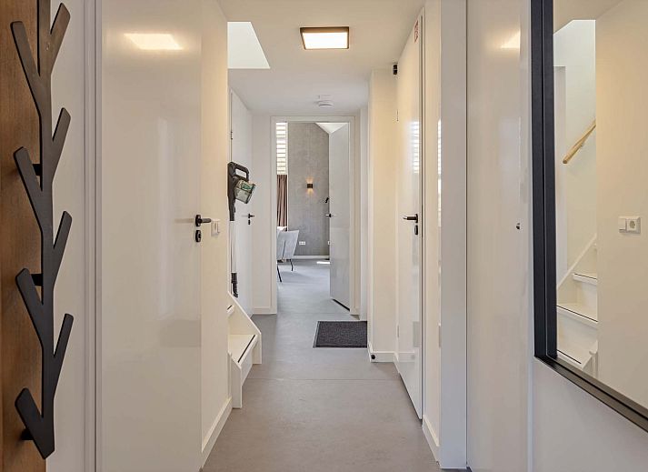 Sonnige Terrasse an einem freistehenden Haus in Hollum, Ameland, ideal fr Mahlzeiten im Freien.