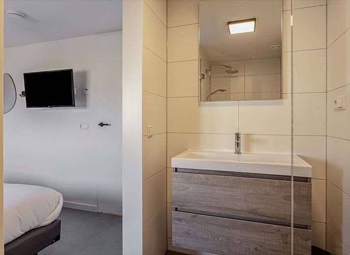 Veranda mit Naturblick im Ferienhaus in Hollum, Ameland, Watteninseln.