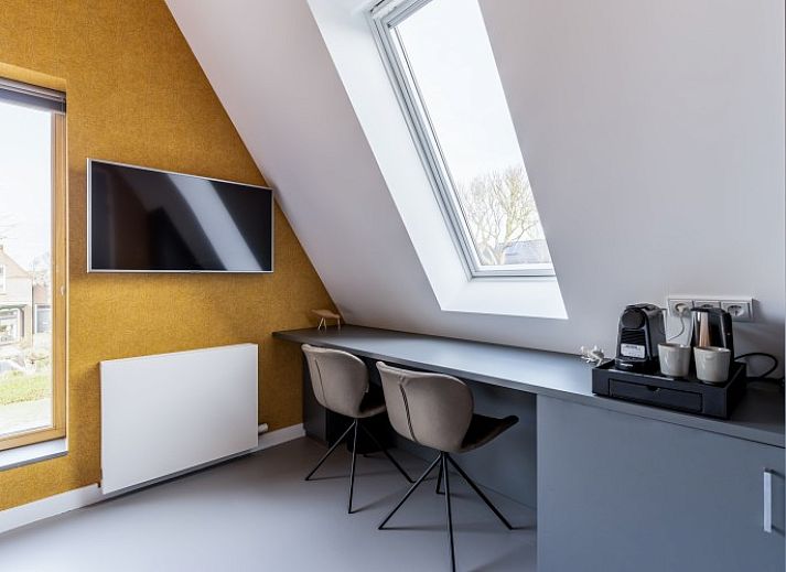 Komfortables Zimmer in der Fruehstueckspension Breeze 2 in Hollum, Ameland.