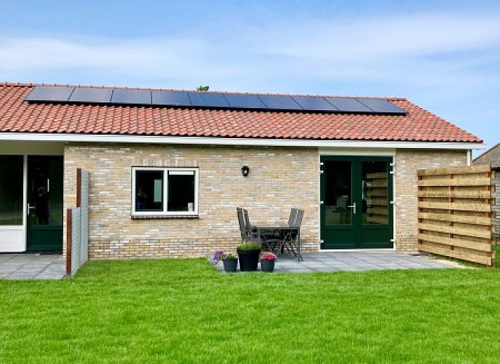 Zonnehoeve- zonnewende vakantiehuis met terras in Hollum, Ameland, Waddeneilanden.