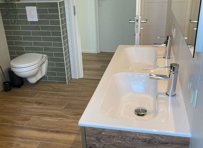 Uitzicht op weiland vanuit Zonnehoeve- zonnewende vakantiewoning in Hollum, Ameland.