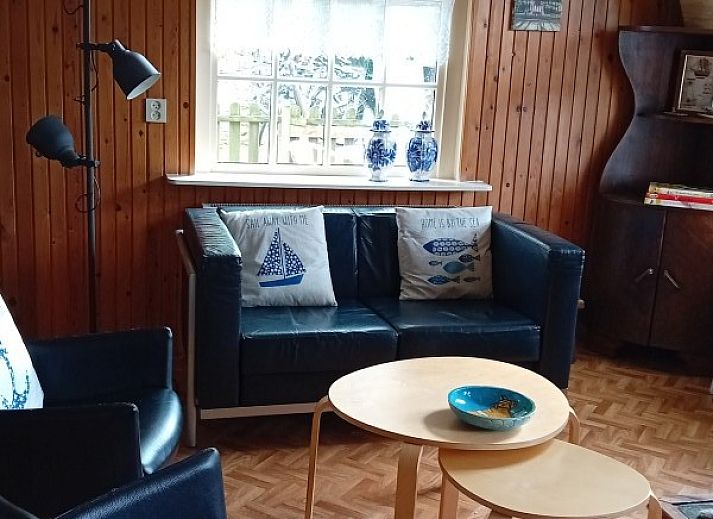 Ferienhaus Anno 1618 in Hollum, Ameland, mit historischer Fassade und schoenem Garten.