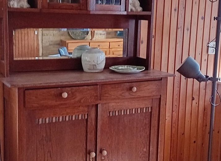 Ferienhaus Anno 1618 in Hollum, Ameland, mit historischer Fassade und schoenem Garten.