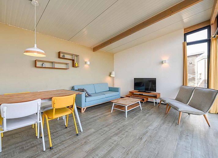 Terras van de Vrijstaande woning in Hollum, Ameland, biedt ontspanning en uitzicht op de Waddeneilanden.