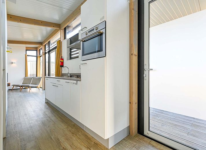 Ruim terras van de Vrijstaande woning in Hollum, perfect voor buitenleven op Ameland, Waddeneilanden.