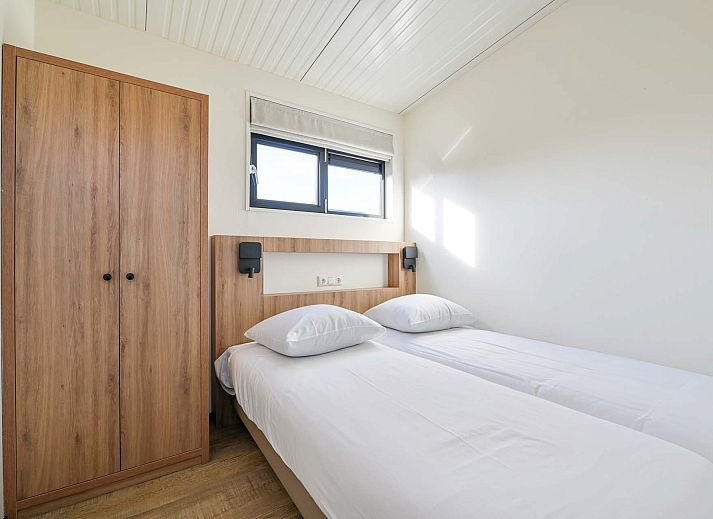 Gezellig zitgedeelte op het terras van de Vrijstaande woning in Hollum, Ameland, ideaal voor ontspanning.