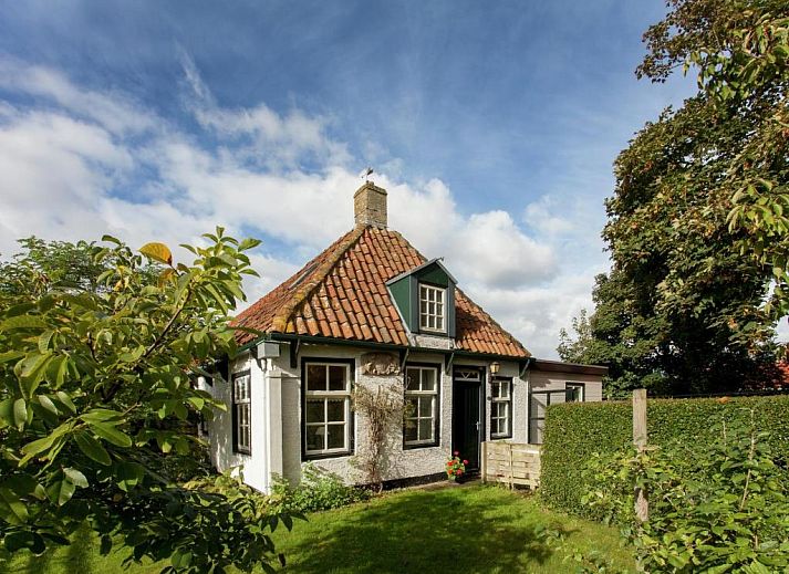 Guest house 040409 - Holiday property Ameland - Fairytale Cottage in Nes Friesland with garden and terrace