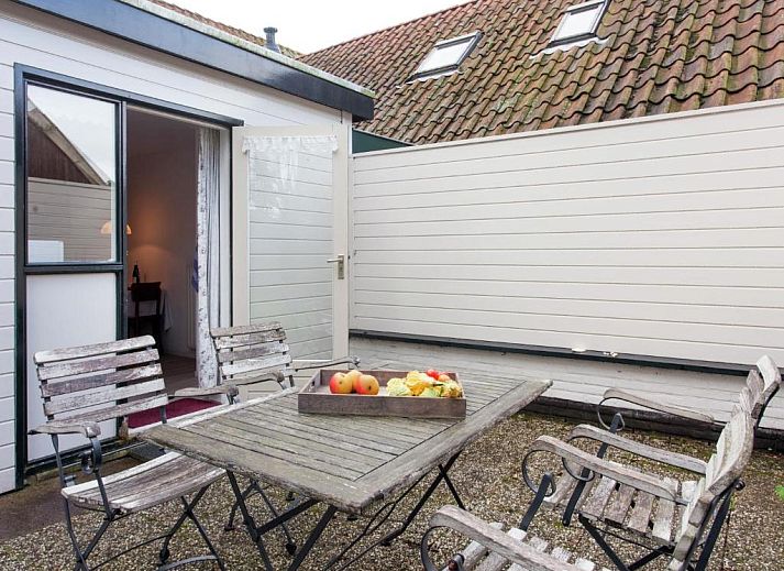 Guest house 040409 - Holiday property Ameland - Fairytale Cottage in Nes Friesland with garden and terrace