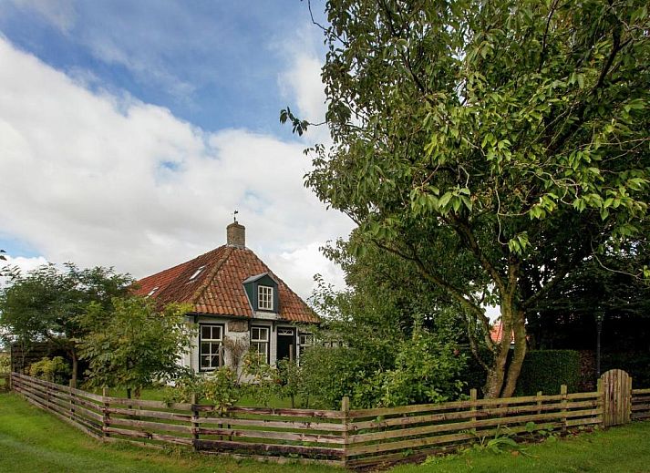 Guest house 040409 - Holiday property Ameland - Fairytale Cottage in Nes Friesland with garden and terrace