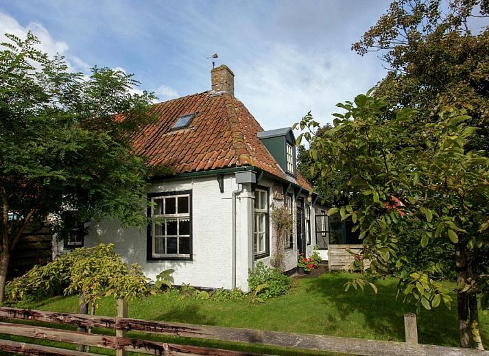 Guest house 040409 - Holiday property Ameland - Fairytale Cottage in Nes Friesland with garden and terrace