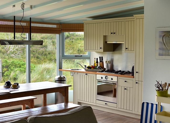 Vakantiehuis Zout in Buren, Ameland met rieten dak en tuin.