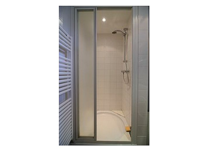 Gemtliches Wohnzimmer des Ferienhauses Schier in Schiermonnikoog, Watteninseln, mit bequemer Sitzecke.