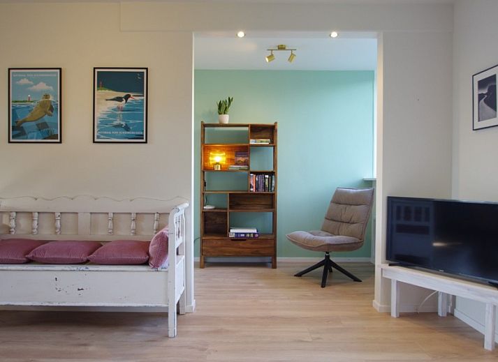 Louwtjesduin Oost vacation home in Schiermonnikoog with spacious garden and swing, ideal for families on the Wadden Islands.