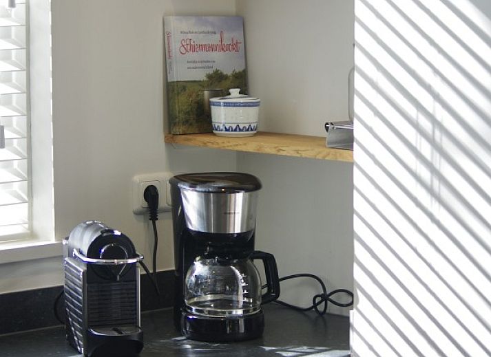 Shady garden at Louwtjesduin East vacation home in Schiermonnikoog, perfect place to relax on the Wadden Islands.