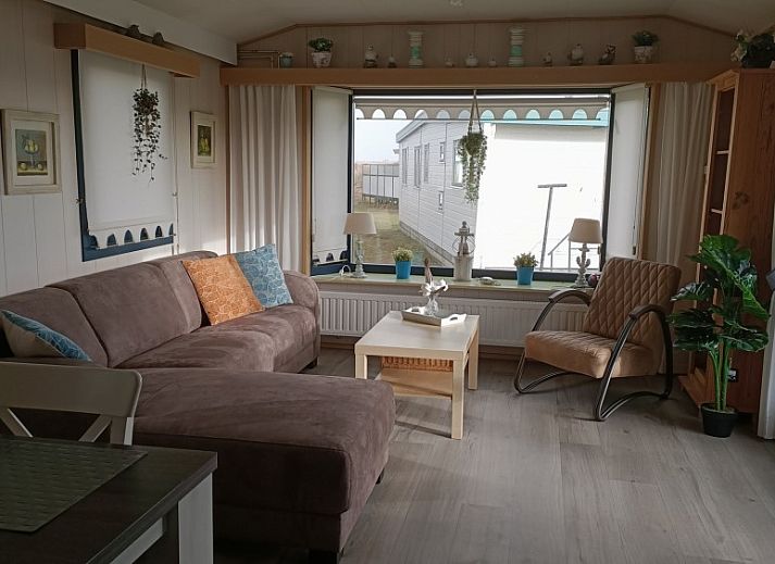 Luftaufnahme des CORIMAR Ferienhauses in Ballum, Ameland mit eingezunter Terrasse.