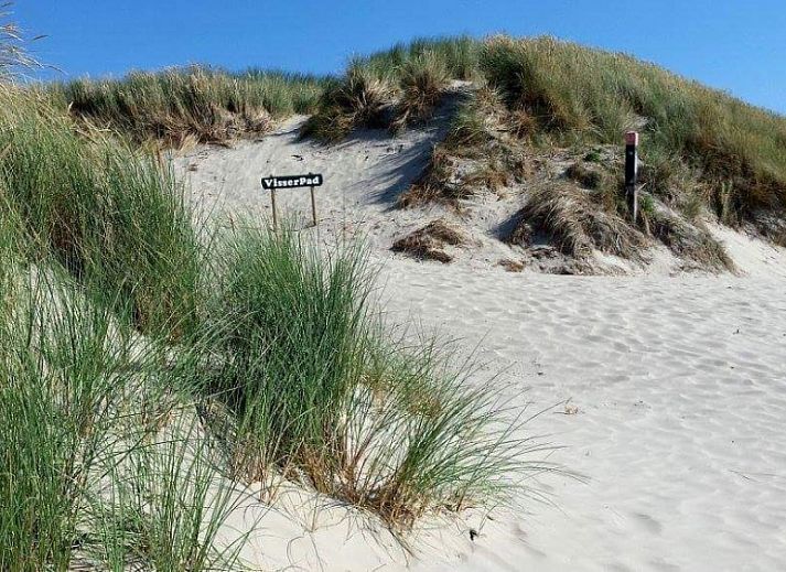 Stilvolle Essecke im Ferienhaus CORIMAR, Ballum, Ameland, mit Tisch fr vier Personen.