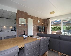 Moderne eet- en zithoek in 6 Persoons gezellige vakantiebungalow De Cocksdorp Texel, vakantiewoning.