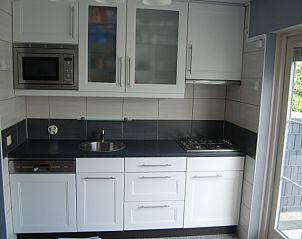 Moderne keuken in De Krim 641 vakantiehuis, De Cocksdorp Texel met alle voorzieningen.