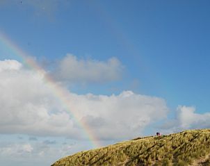 Vuurtoren van Texel met regenboog, nabij De Krim 641 vakantiehuis in De Cocksdorp.