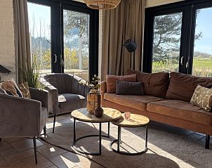 Comfortabele zithoek in Vakantiehuis aan de golfbaan, De Cocksdorp Texel, Waddeneilanden, met uitzicht op de natuur.