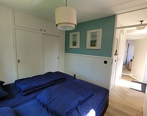 Sfeervolle slaapkamer in vakantiehuis Het Eiland Gevoel, De Cocksdorp, Texel. Geniet van comfort en rust op de Waddeneilanden.