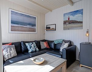 Gemtliche Sitzecke im Ferienhaus Slufterhoek 044, De Cocksdorp Texel, mit stilvoller Einrichtung und viel Tageslicht.