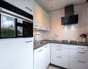 Voll ausgestattete Kche im Ferienhaus Slufterhoek 044, De Cocksdorp Texel, mit modernen Gerten fr kulinarische Erlebnisse.